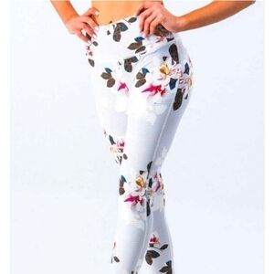 NHiM FLORAL GRAY STRIPED LEGGINGS, SZ MEDIUM, LIKE NEW! SUPER CUTE!